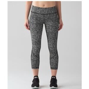 Lululemon Pace Rival Crop Leggings Alpine White Black Size 6